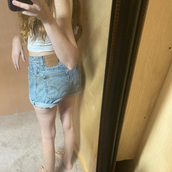 Vintage Levi Shorts - Picture 4 of 16